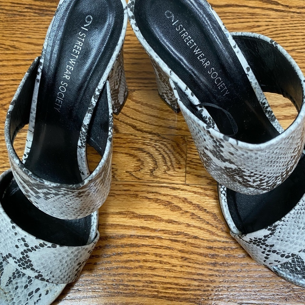 Snake print open toe heels - Picture 2 of 3